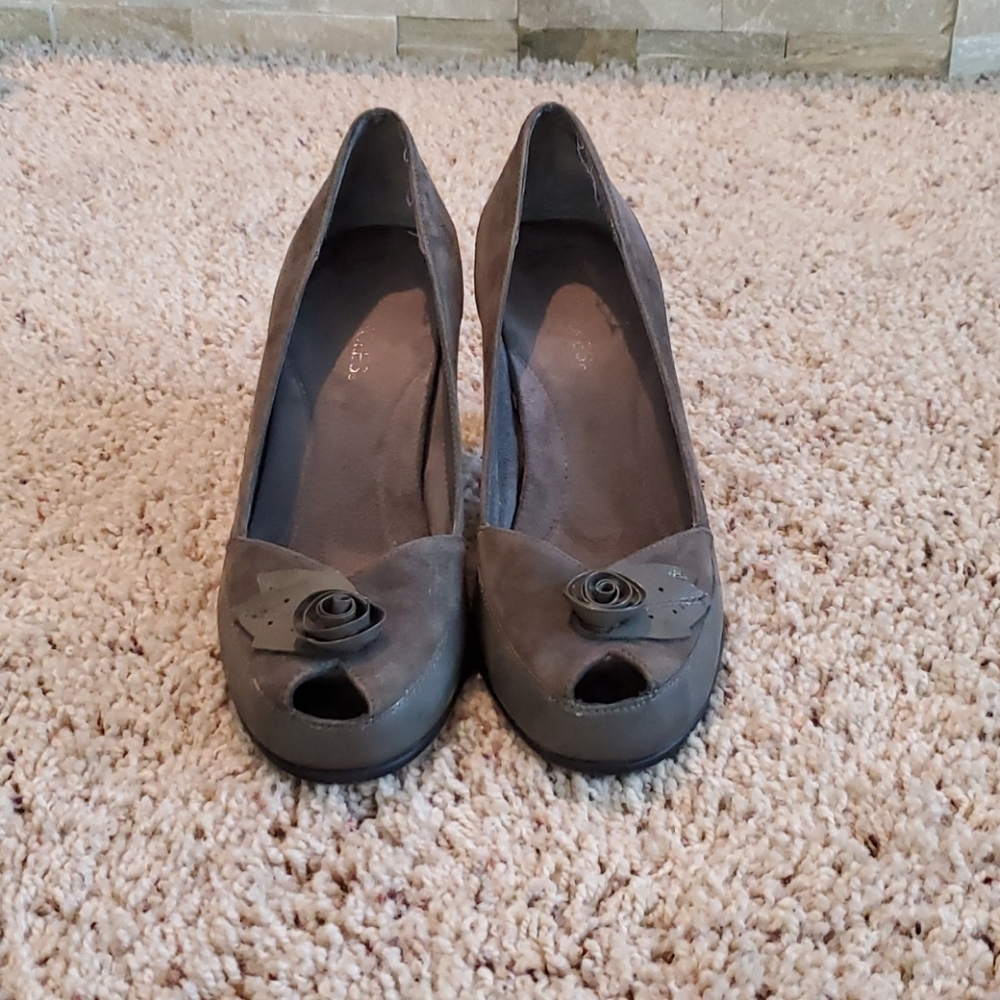 Aerosole Gray Suede and Leather Peep Toe